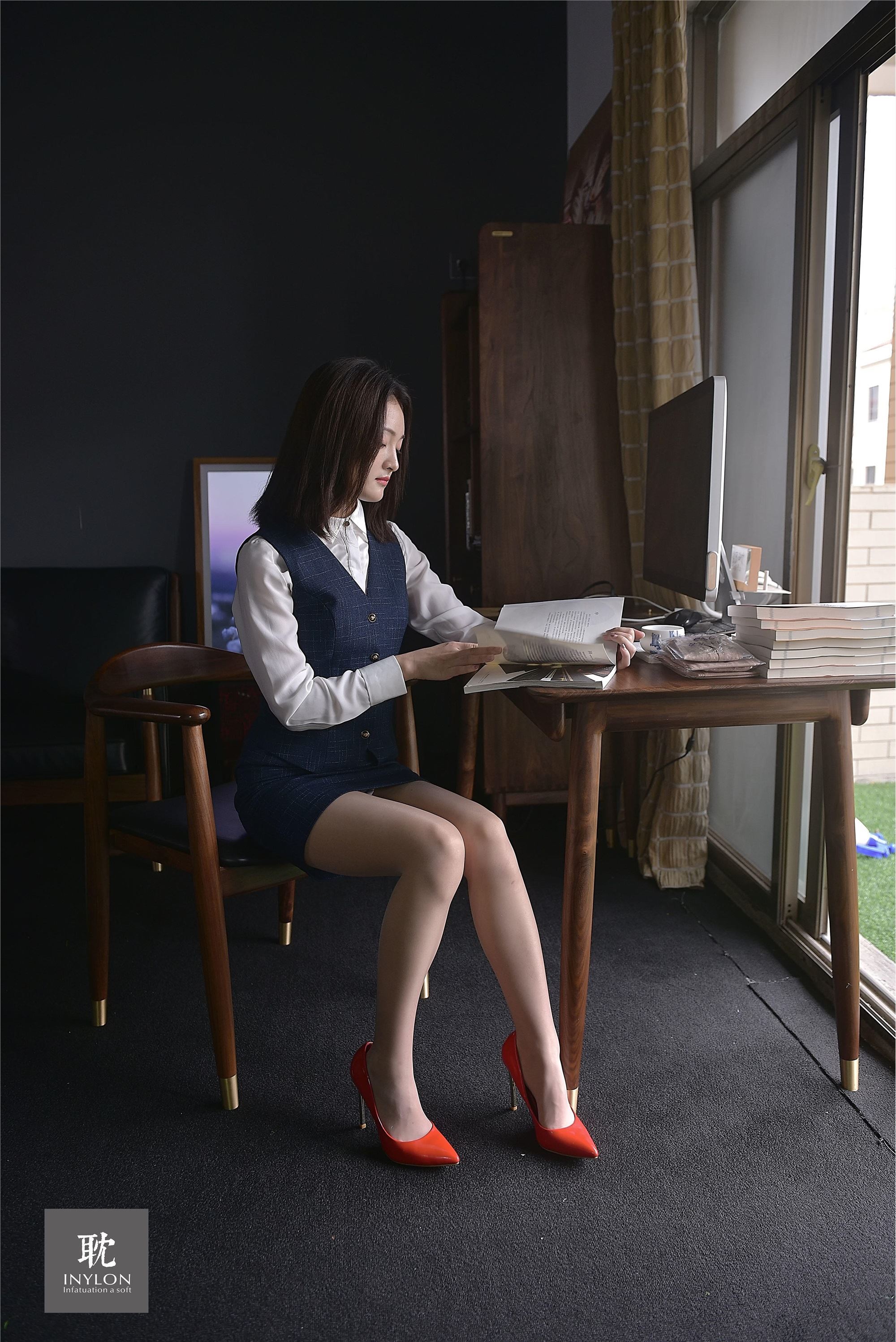 IESS异思趣向《普惠集242》- 模特：格格《主持人格格》